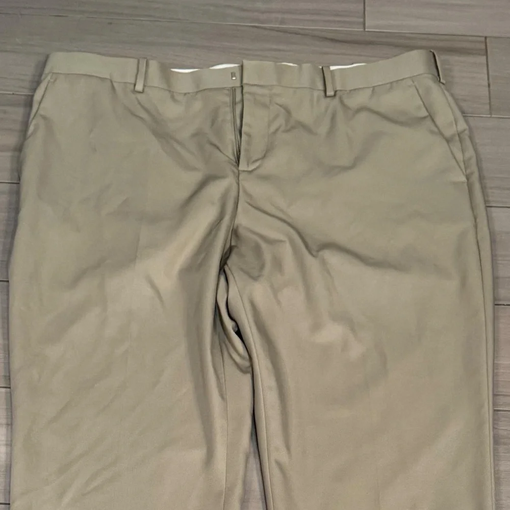 Perry Ellis Men's Tan khaki Pants 40x32 with pockets MISSING 1 back button